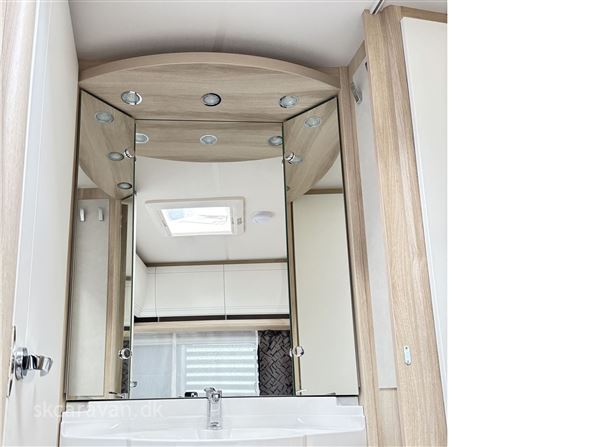 Hobby De Luxe 400 SFE