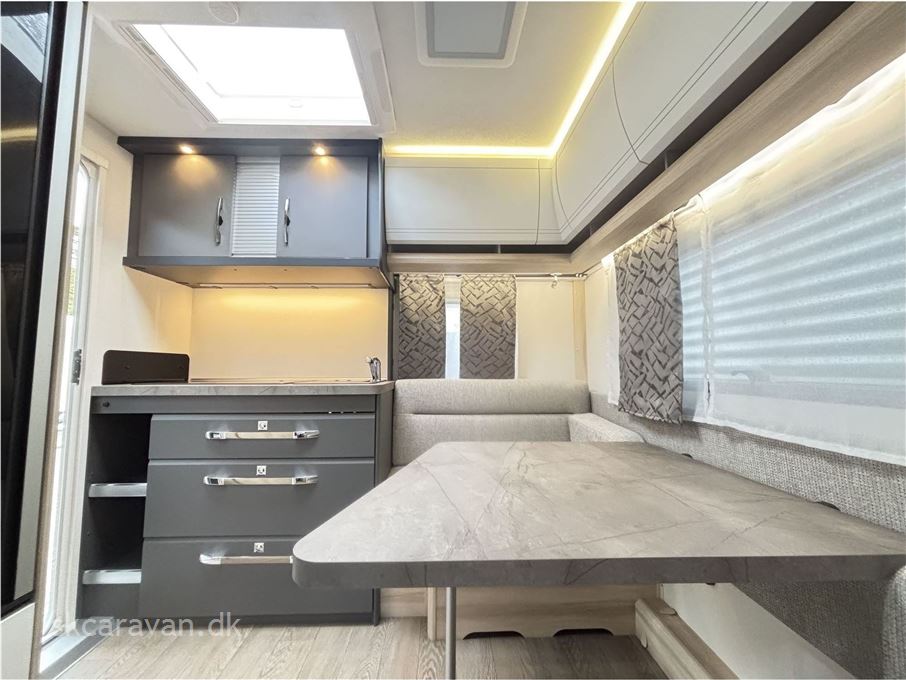 Hobby De Luxe 400 SFE