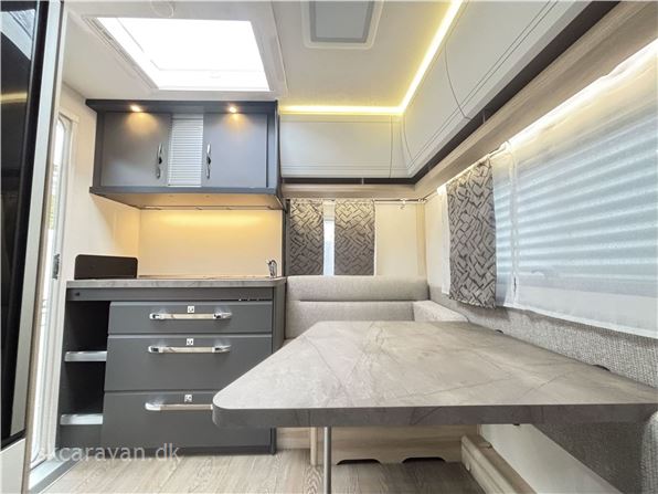 Hobby De Luxe 400 SFE