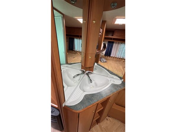 Adria Unica B Exclusive 502 UP