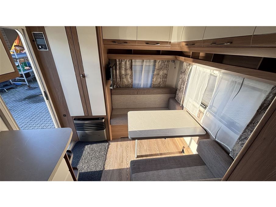 Hobby De Luxe 440 SF