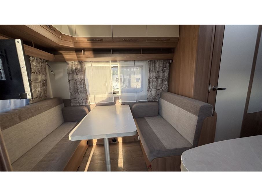 Hobby De Luxe 440 SF