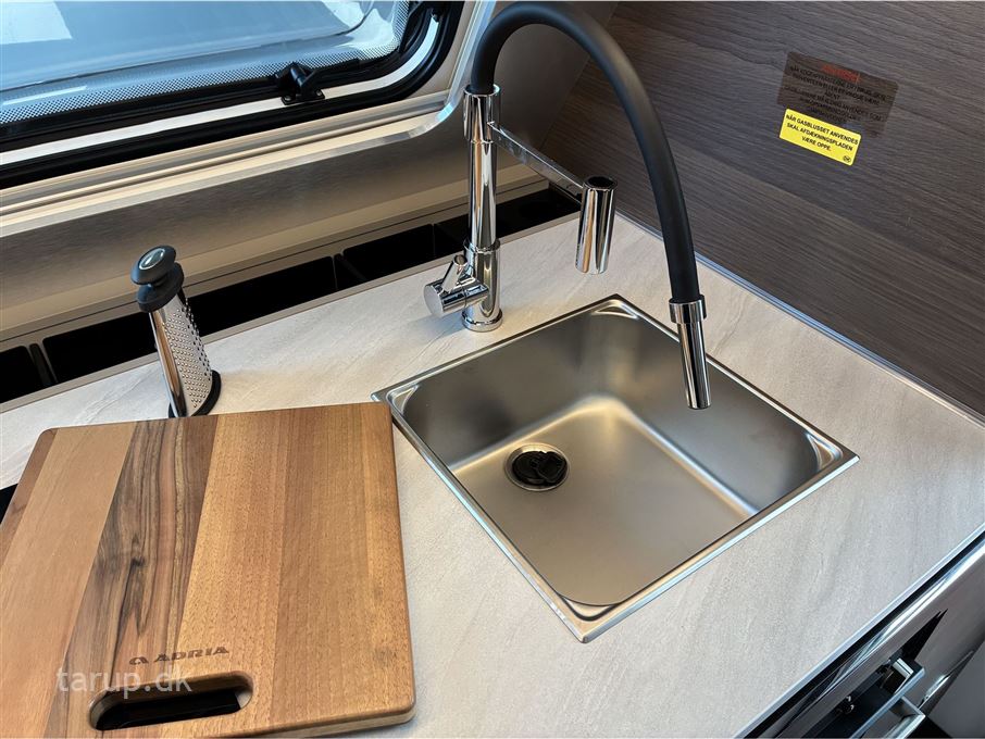 Adria Alpina 663 HT TWIN AXEL