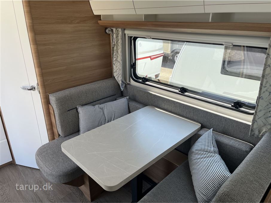 Hobby De Luxe 460 SFf