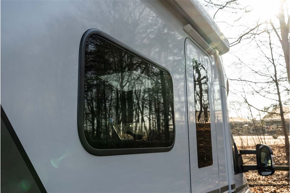 Knaus L!VE TI  650 MEG Platinium Selection