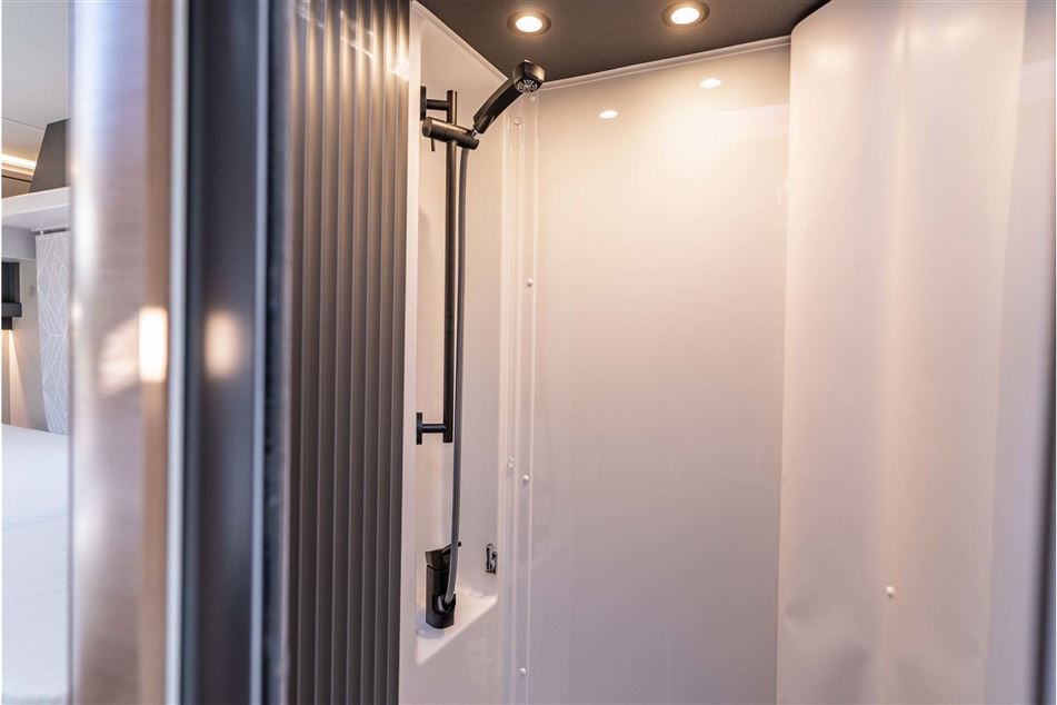 Knaus L!VE TI  650 MEG Platinium Selection