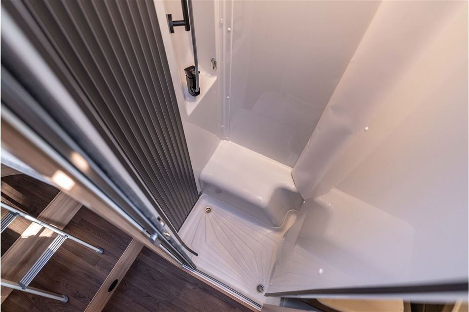 Knaus L!VE TI  650 MEG Platinium Selection