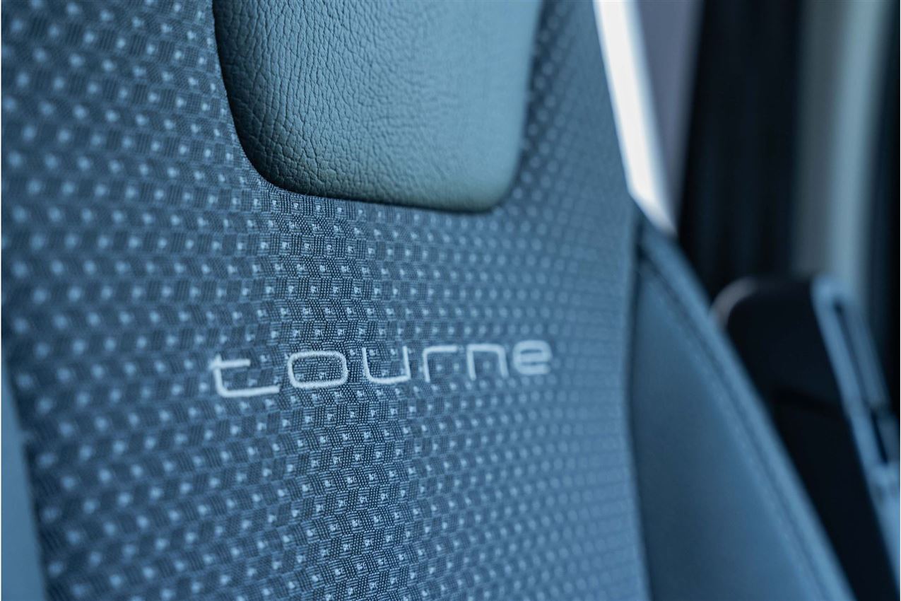Tourne 6.0 Cruise aut. gear - Black