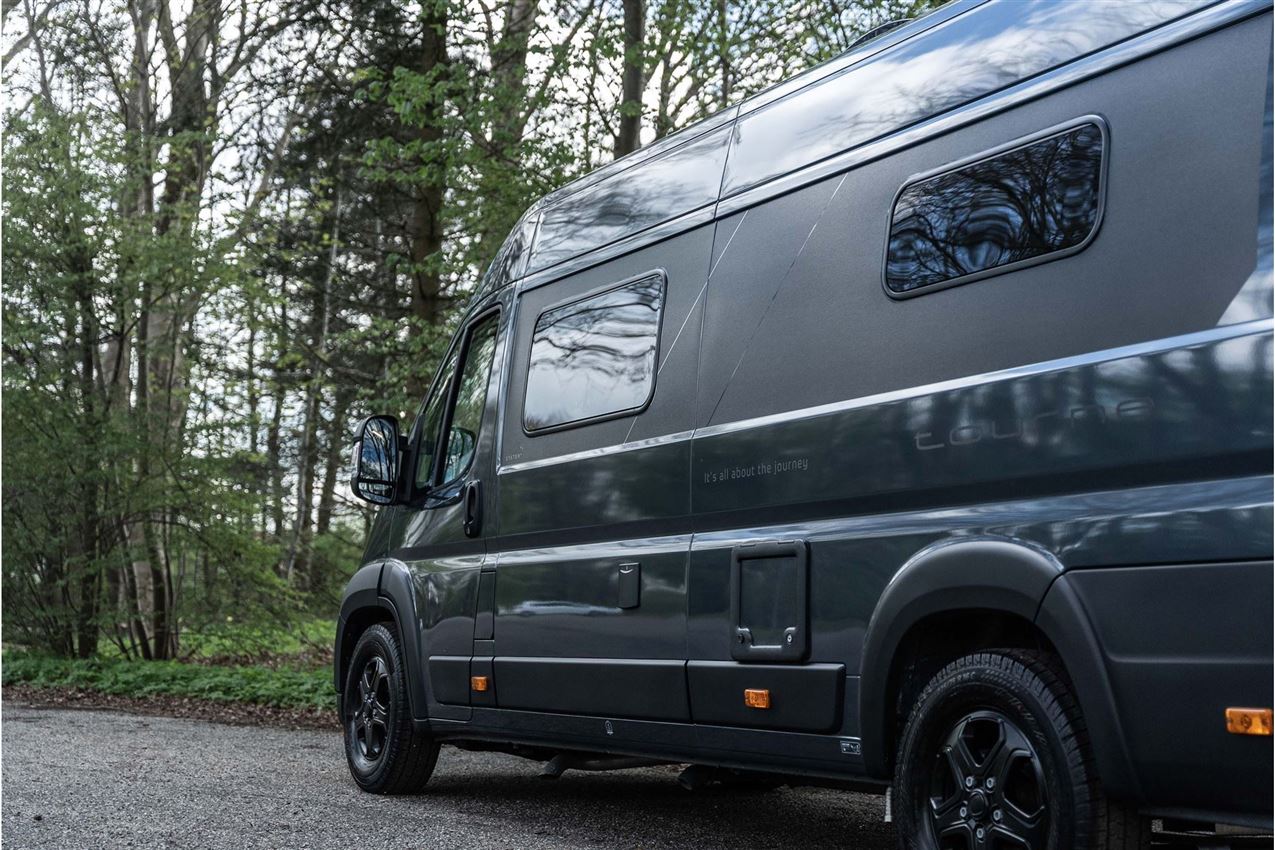 Tourne 6.4 Cruise aut. gear - Iron Grey
