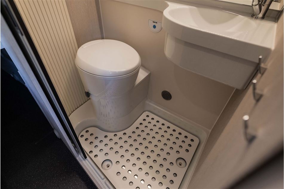 Tourne 6.0 Cruise Light Black