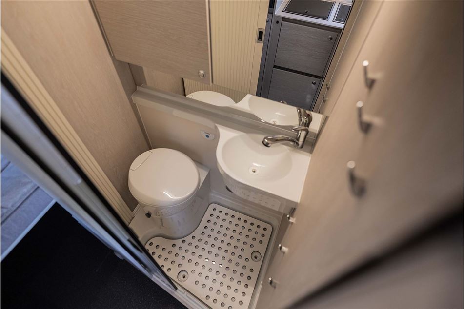 Tourne 6.0 Cruise Light Black