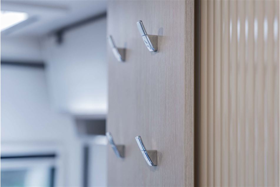 Tourne 6.0 Cruise Light Black