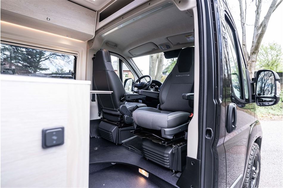 Tourne 6.0 Cruise Light Black