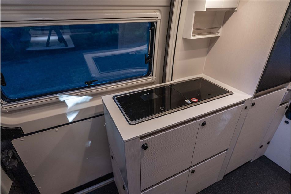 Tourne 6.4 Select aut. gear - Black
