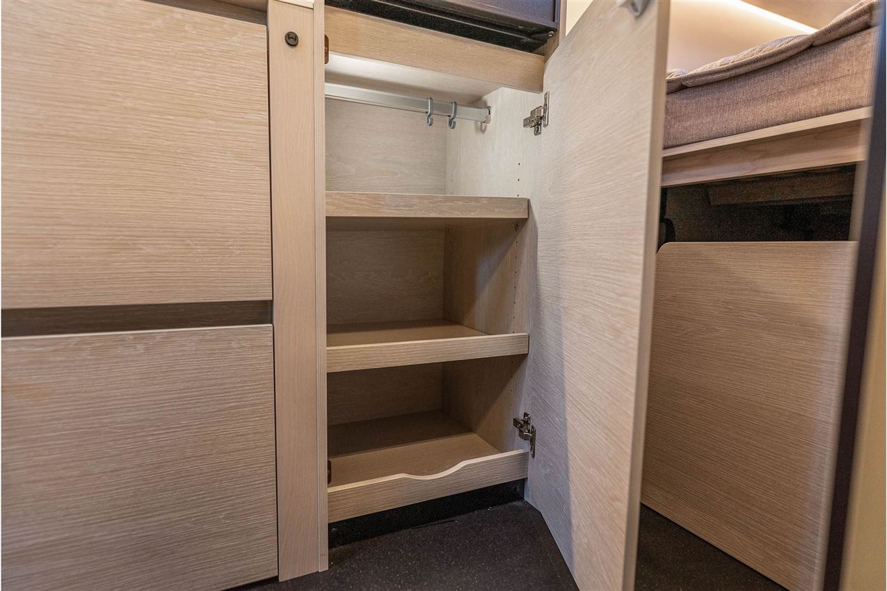 Tourne 6.4 Cruise aut. gear - Black