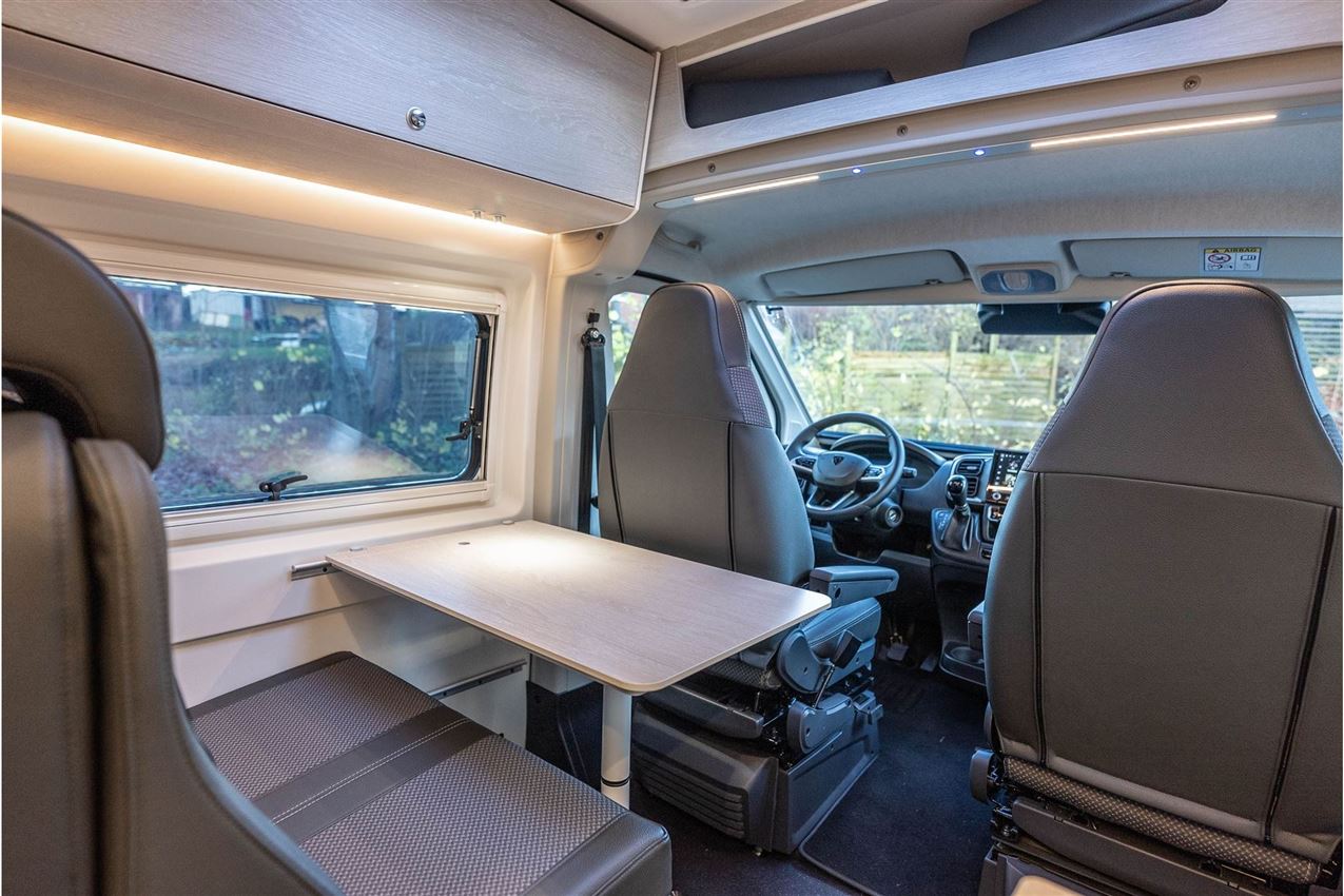 Tourne 6.4 Cruise aut. gear - Black