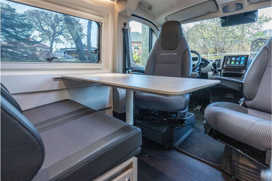 Tourne 6.4 Cruise aut. gear - Black