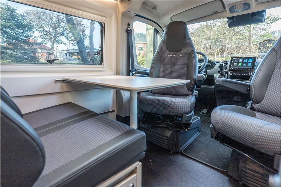 Tourne 6.4 Cruise aut. gear - Black