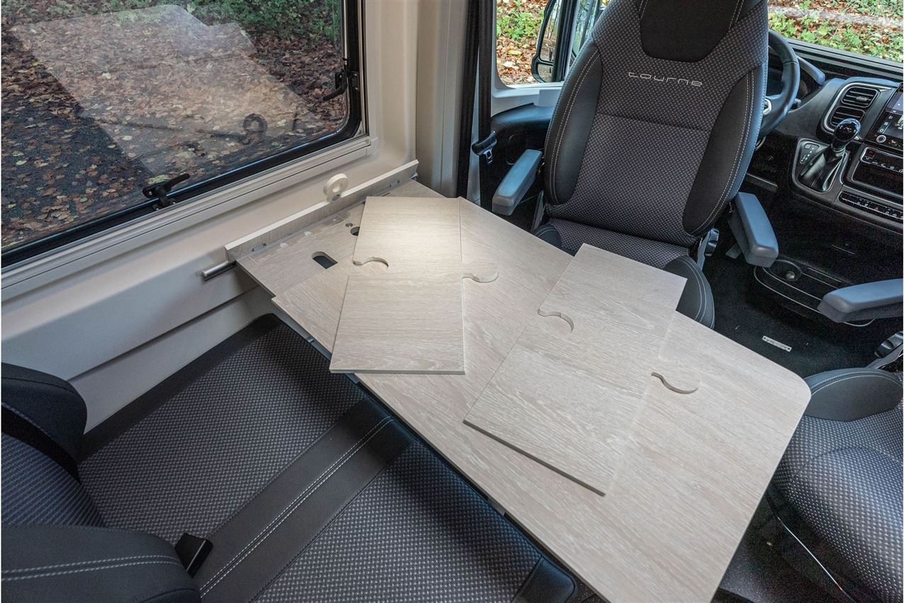 Tourne 6.4 Cruise aut. gear - Black