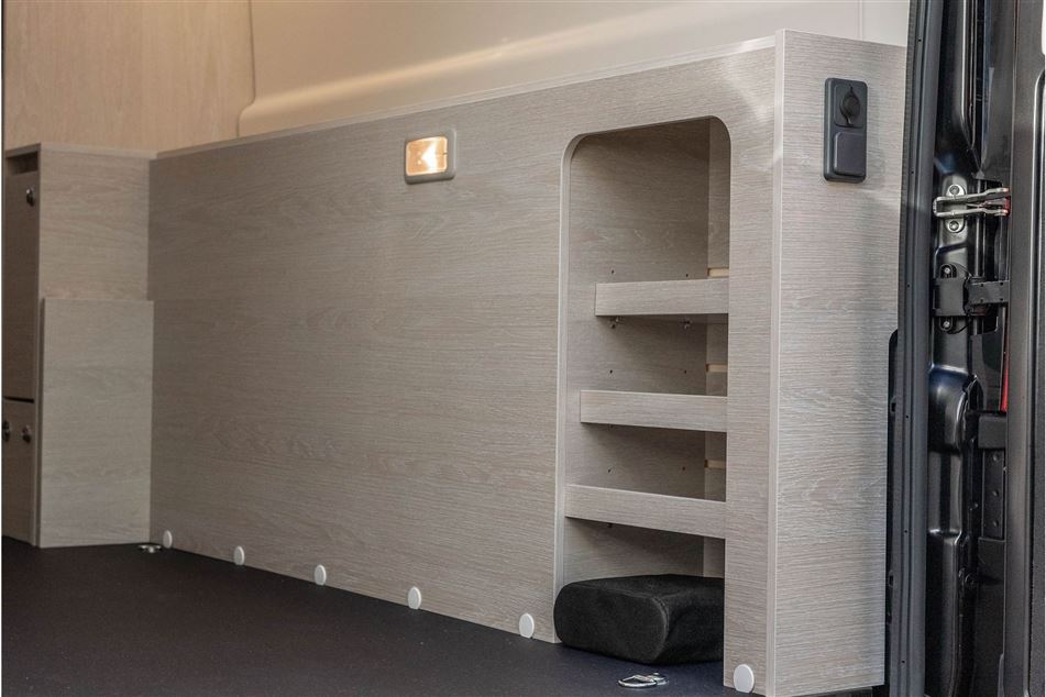 Tourne 6.4 Cruise aut. gear - Black