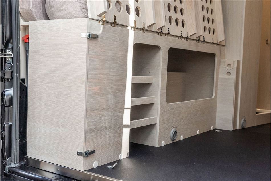 Tourne 6.4 Cruise aut. gear - Black