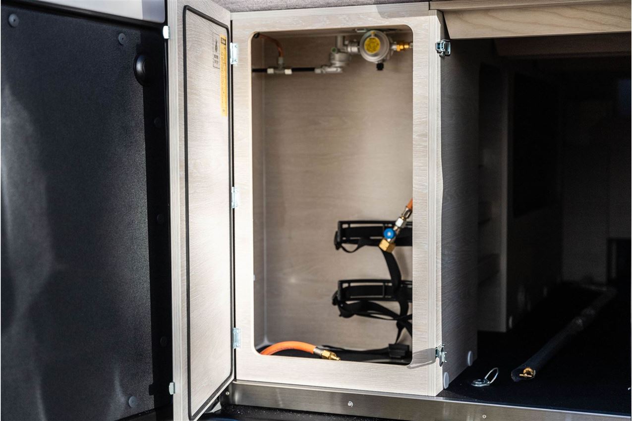 Tourne 6.4 Cruise aut. gear - Black