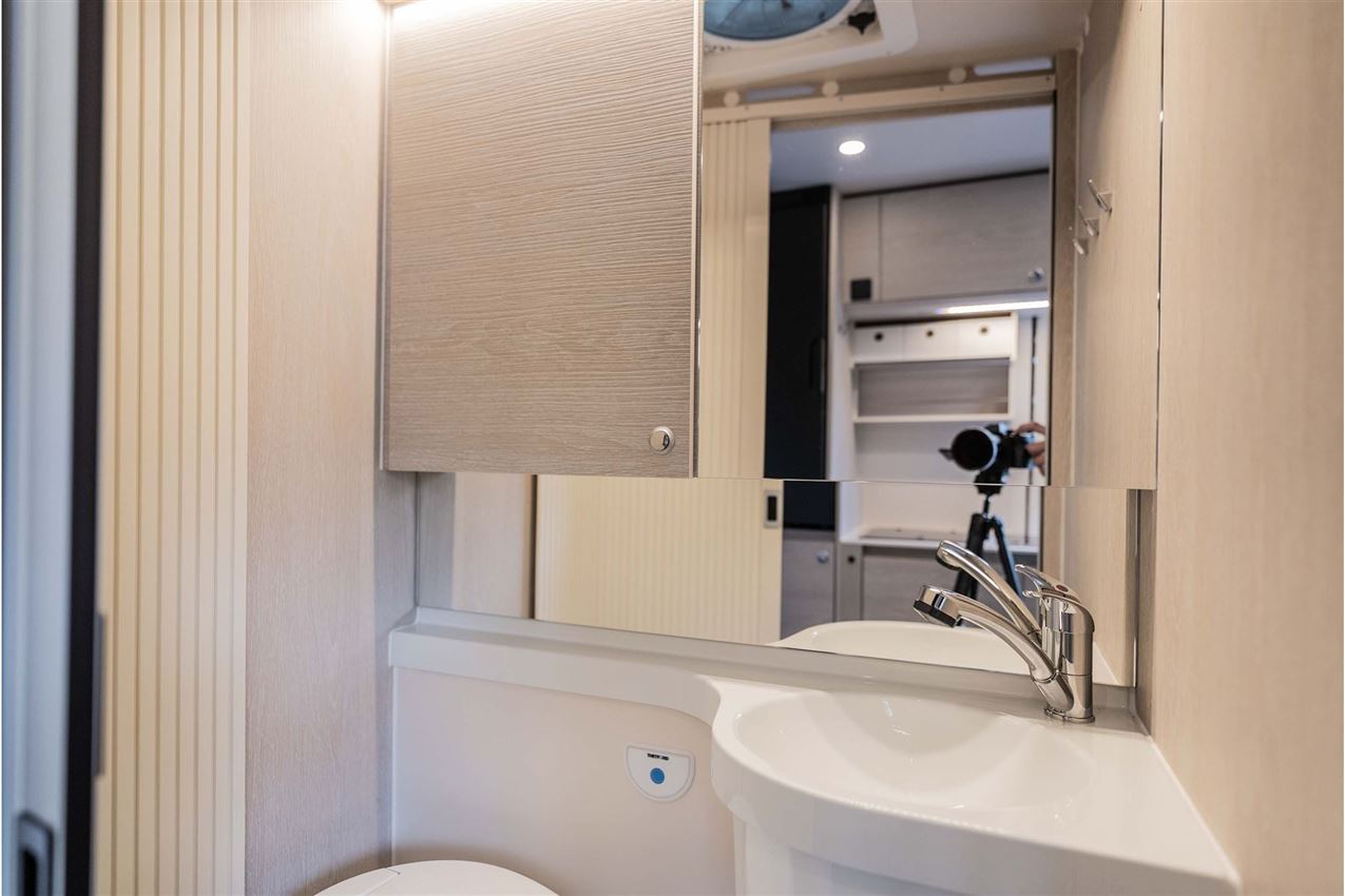 Tourne 6.4 Cruise aut. gear - Black