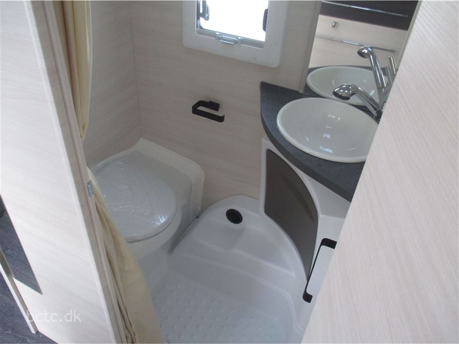 Caravelair Artica 490
