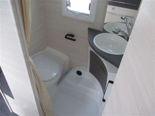 Caravelair Artica 490