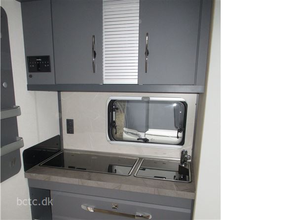 Hobby De Luxe 460 SFf
