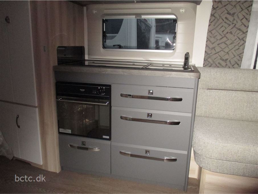 Hobby De Luxe 495 WFB
