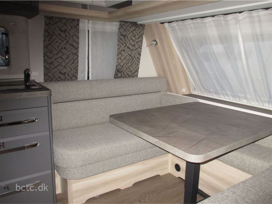 Hobby De Luxe 495 WFB