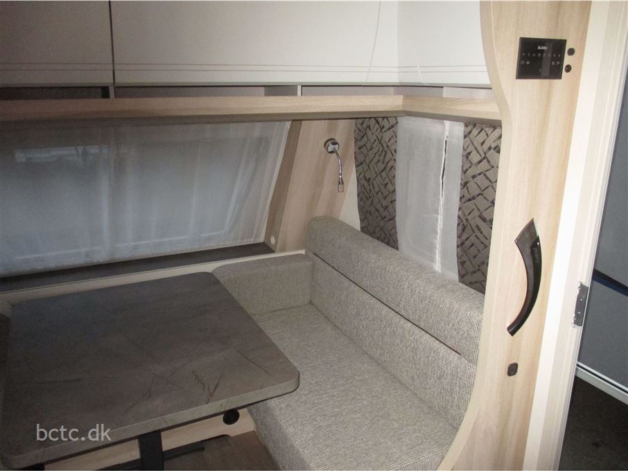 Hobby De Luxe 495 WFB