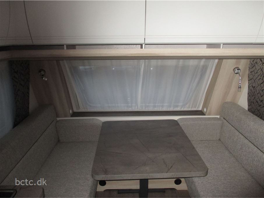 Hobby De Luxe 495 WFB