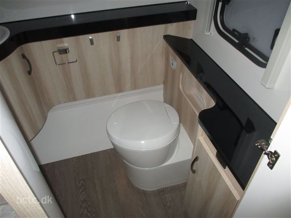 Hobby De Luxe 495 WFB