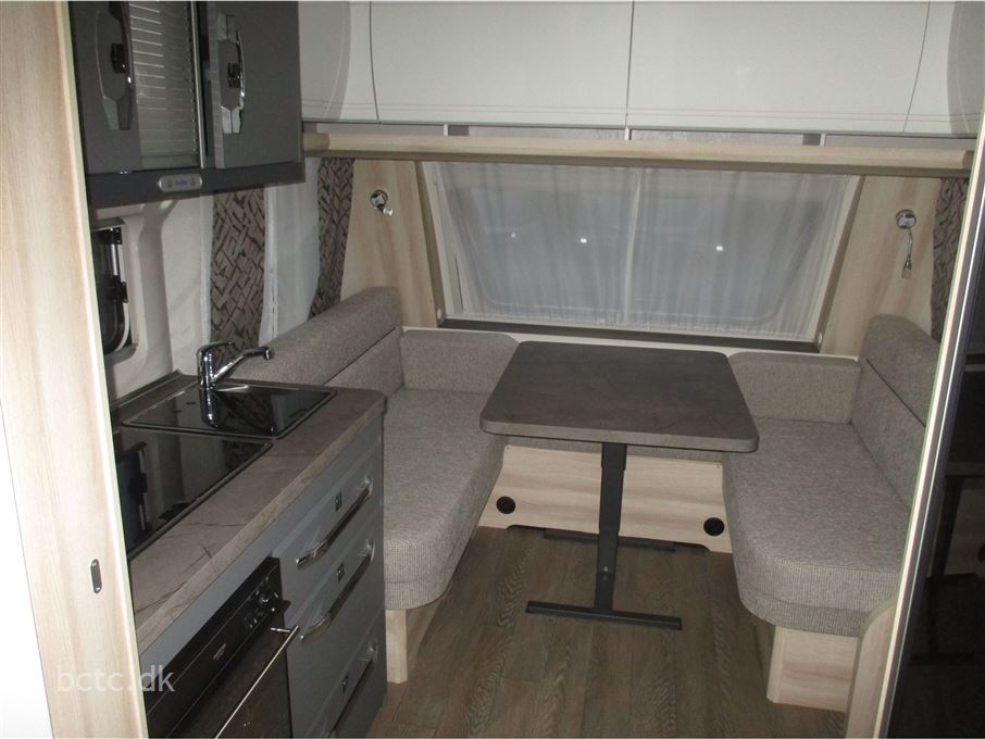 Hobby De Luxe 495 WFB