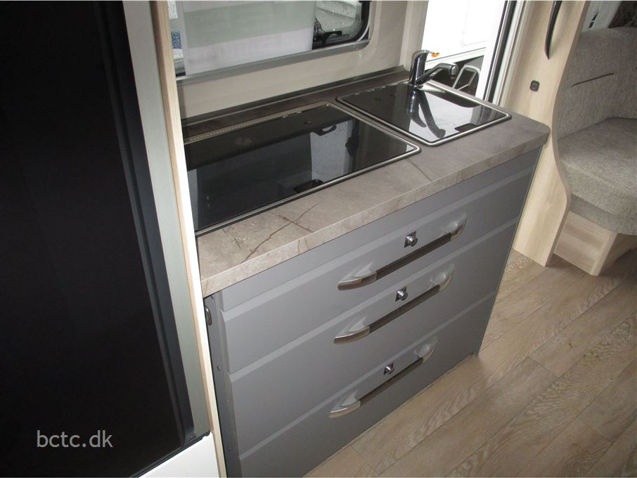 Hobby De Luxe 495 UL