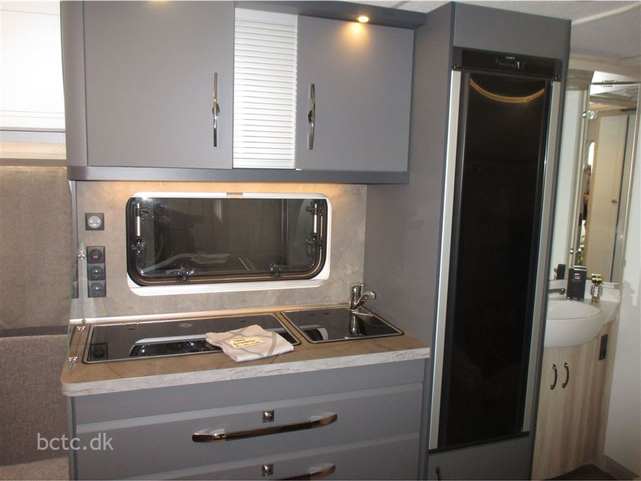Hobby De Luxe 460 Ufe