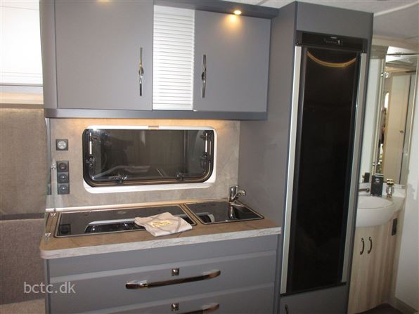 Hobby De Luxe 460 Ufe