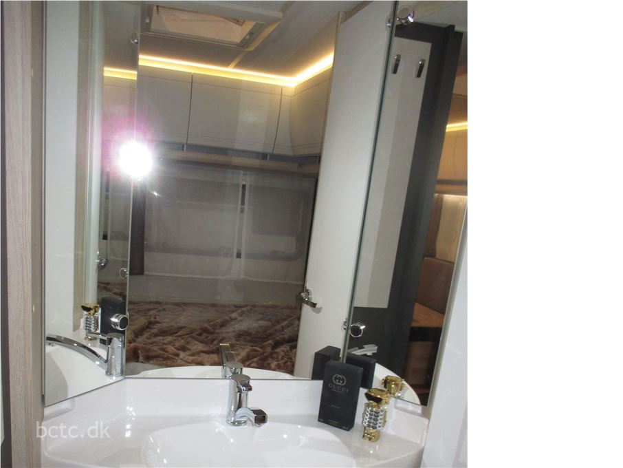 Hobby De Luxe 460 Ufe