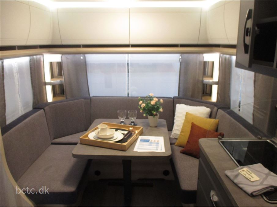 Hobby De Luxe 460 Ufe