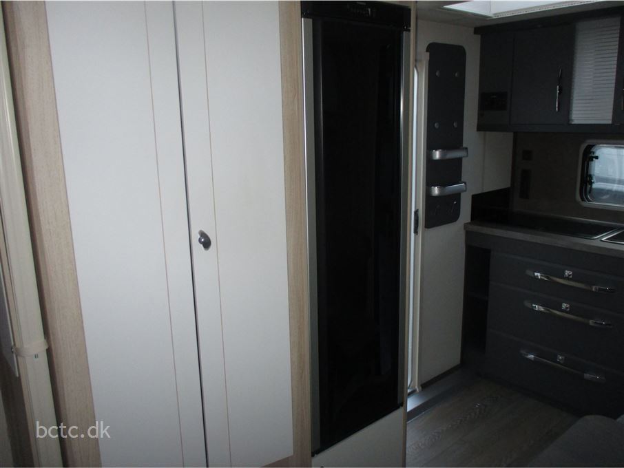 Hobby De Luxe 460 SFf DK LINE