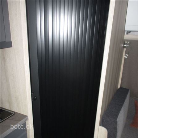 Hobby De Luxe 460 SFf DK LINE