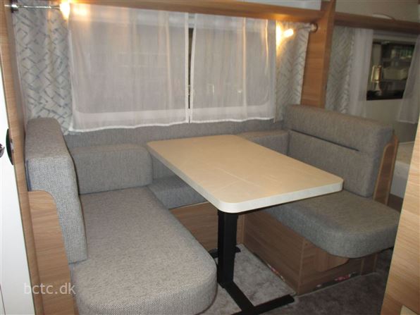 Hobby De Luxe 460 SFf
