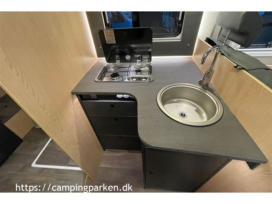 SunLight T 690L Adventure Aut. gear