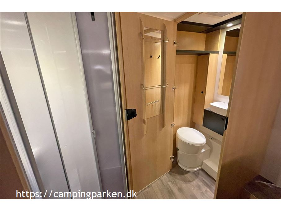 SunLight T 690L Adventure Aut. gear