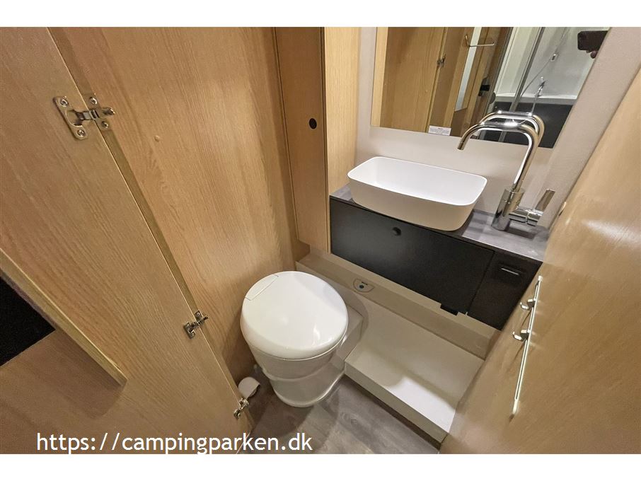 SunLight T 690L Adventure Aut. gear