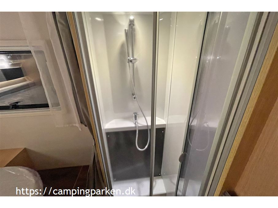 SunLight T 690L Adventure Aut. gear