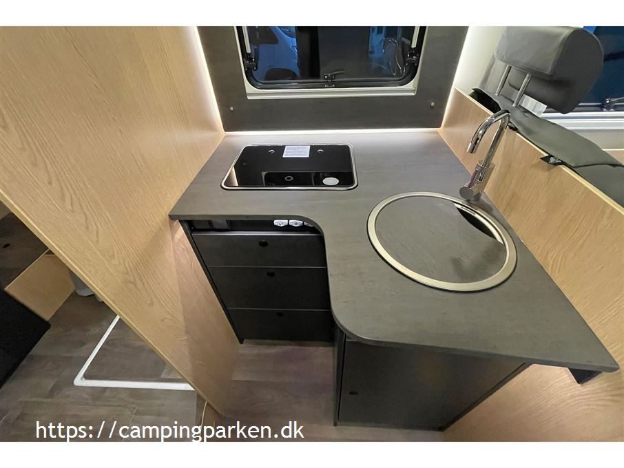 SunLight T 690L Adventure Aut. gear