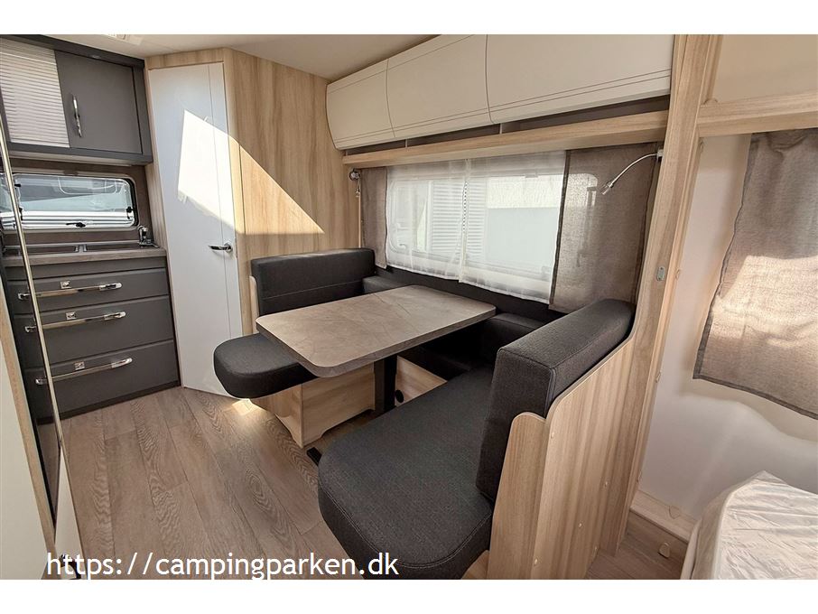 Hobby De Luxe 460 SFf